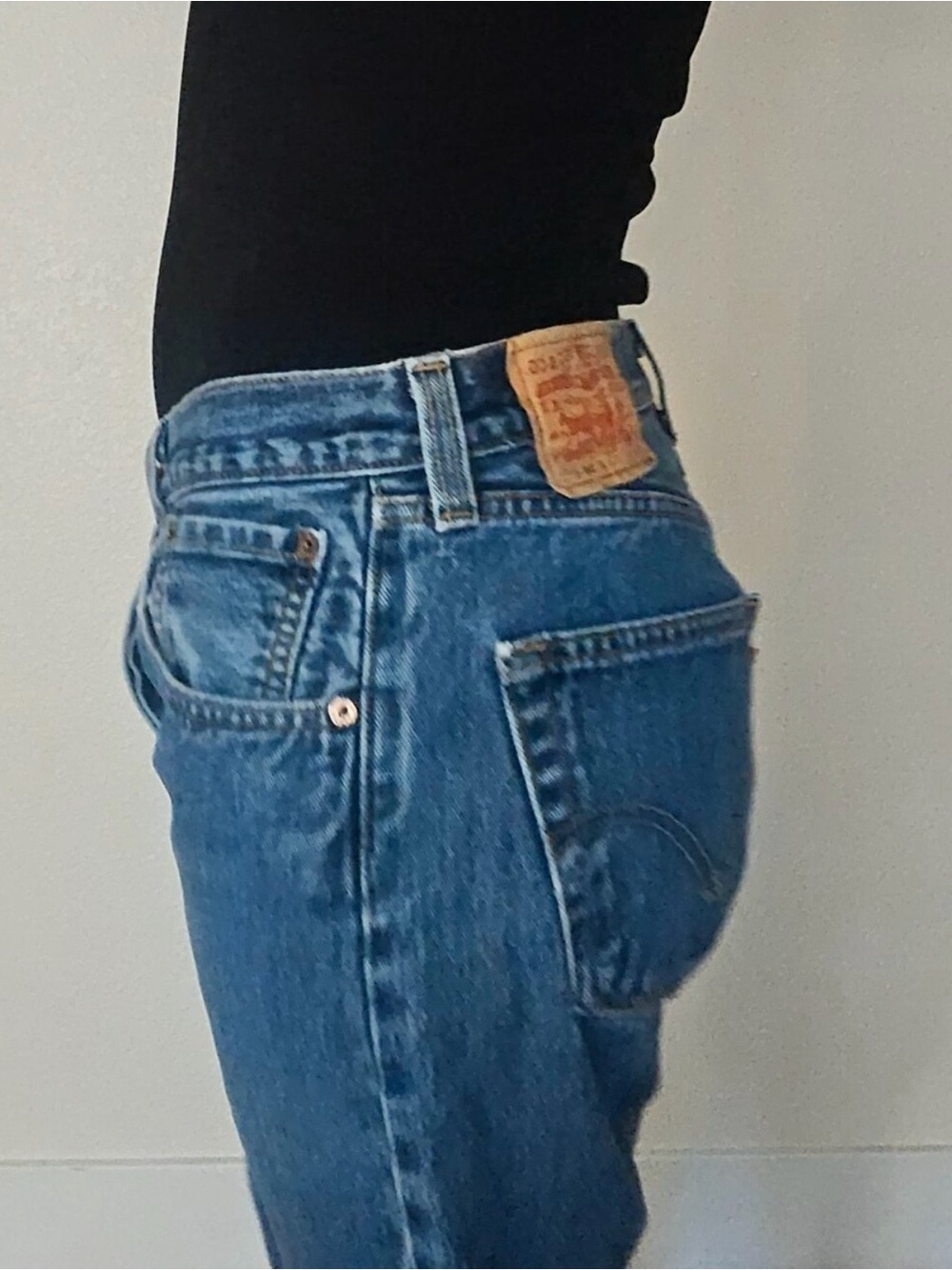 Vintage/Y2K Levi’s 501 Button Fly Straight-Leg Naturally Distressed Jeans - Picture 4 of 16